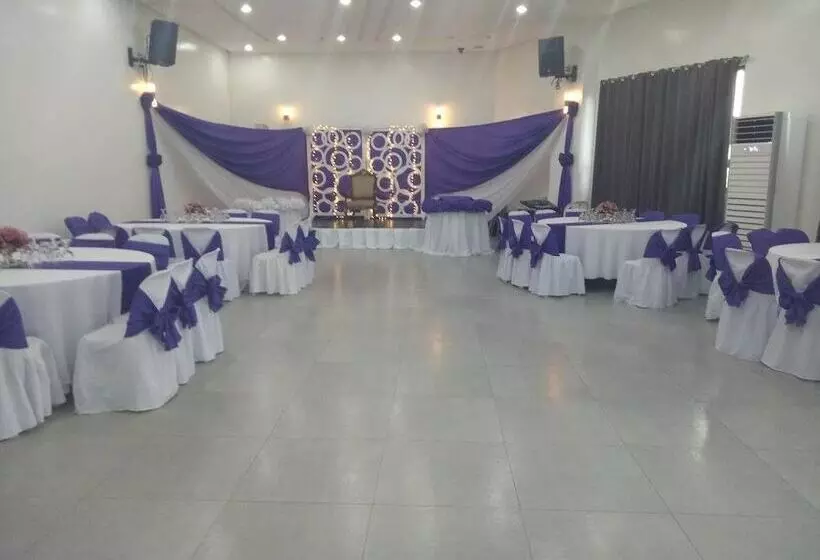 هتل Turista San Jose