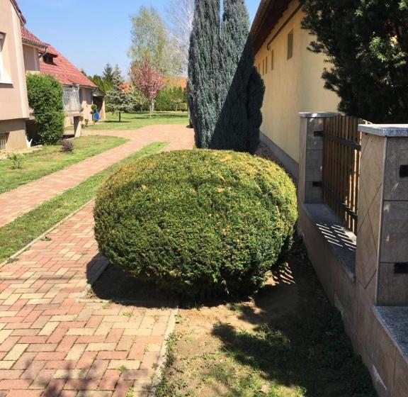 Pensão Silentium Garden Apartman Sárvár