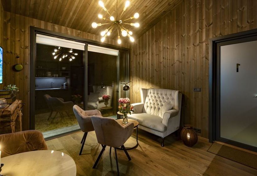 Seljalandsfoss Horizons