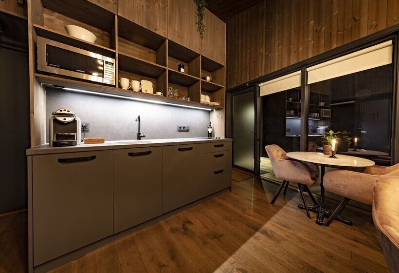 Seljalandsfoss Horizons