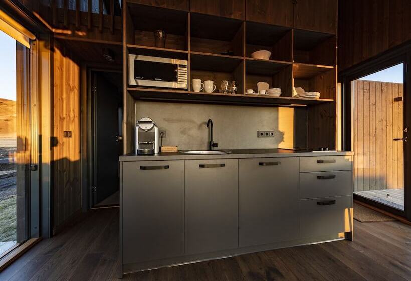 Seljalandsfoss Horizons