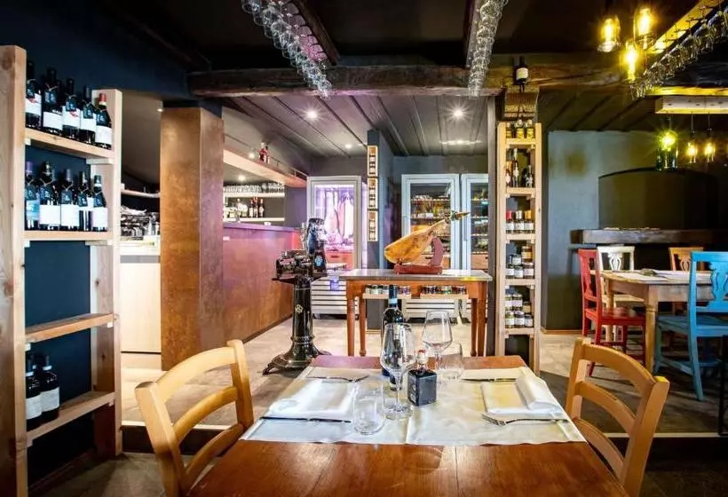 ホテル Osteria Pozzo