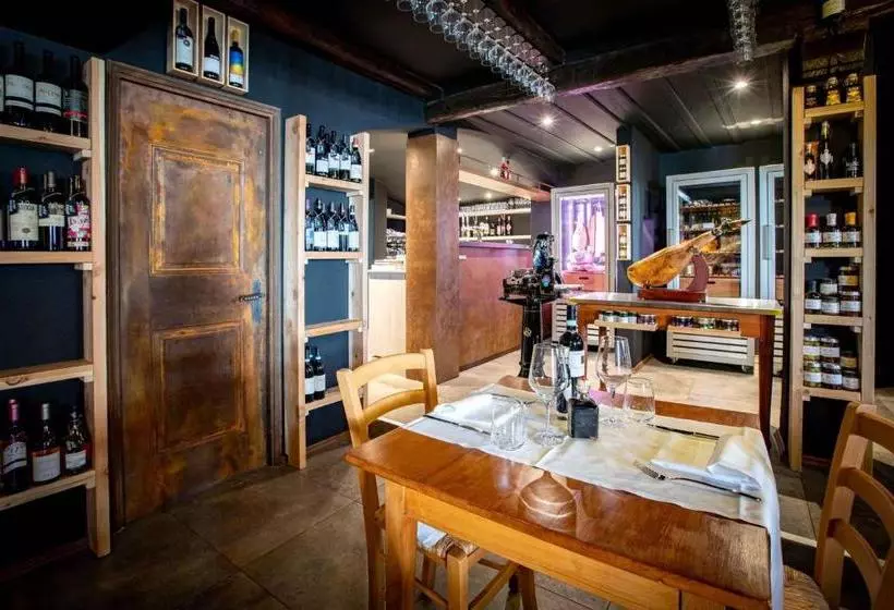 ホテル Osteria Pozzo