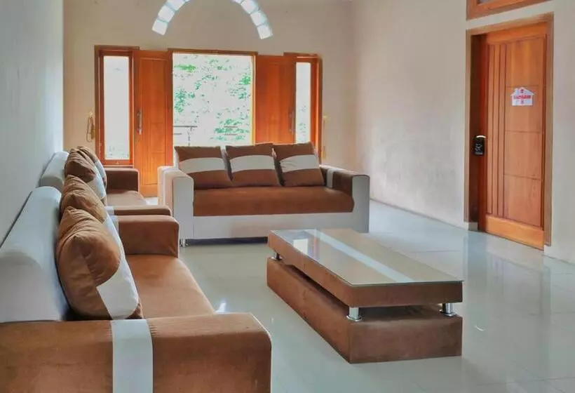 Hotelli Reddoorz Near Agrowisata Kebun Teh Dieng