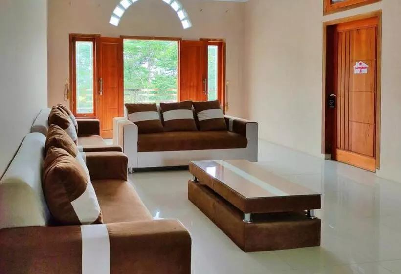 Hotelli Reddoorz Near Agrowisata Kebun Teh Dieng