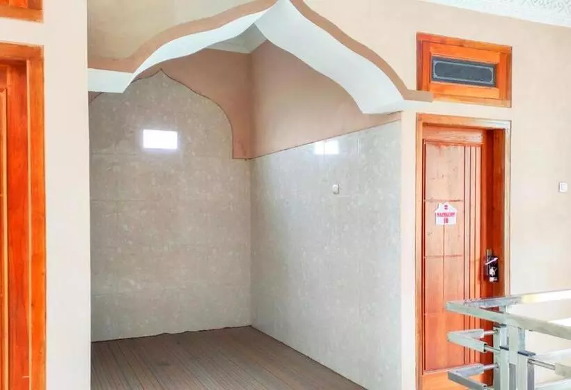 Hotelli Reddoorz Near Agrowisata Kebun Teh Dieng