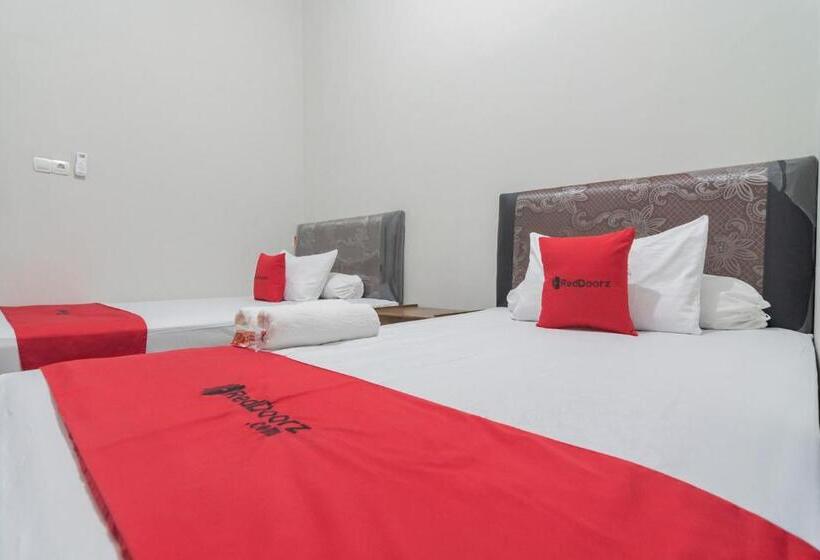 Отель Reddoorz Syariah Near Jalan Jakarta Samarinda