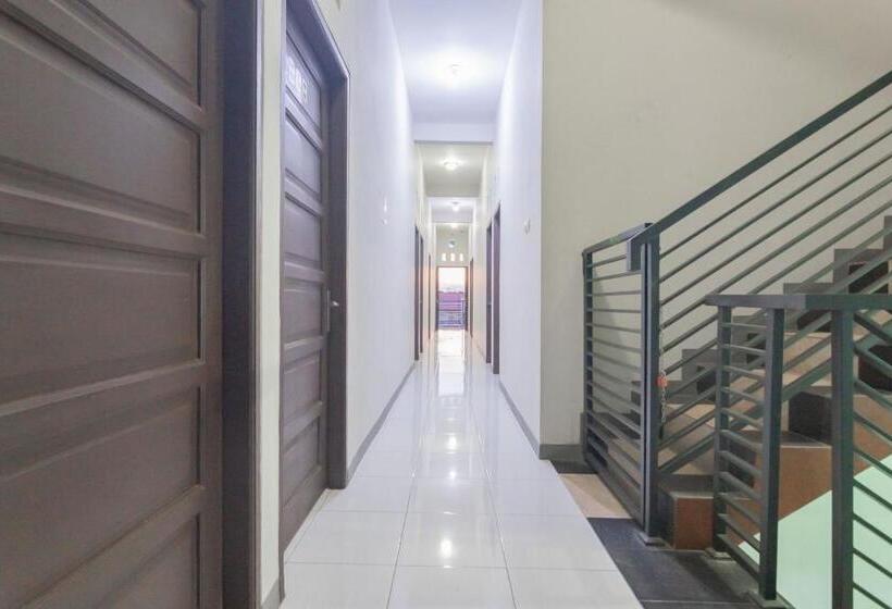 Отель Reddoorz Syariah Near Jalan Jakarta Samarinda