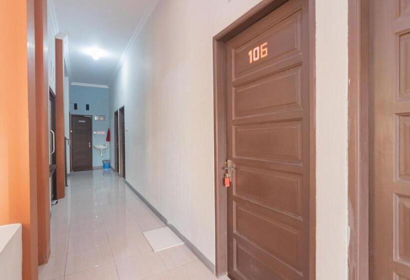 Отель Reddoorz Syariah Near Jalan Jakarta Samarinda