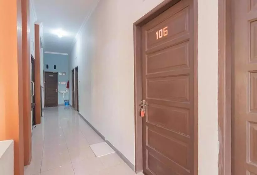 Hotelli Reddoorz Syariah Near Jalan Jakarta Samarinda