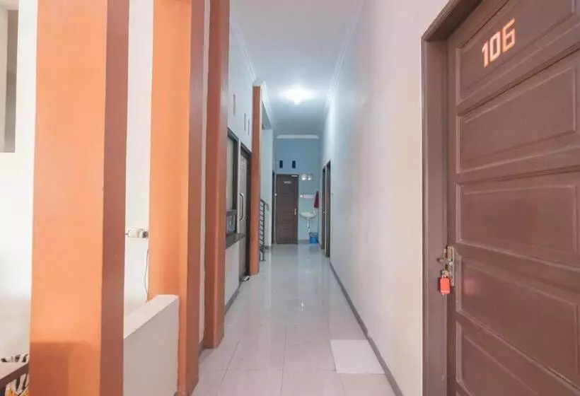 Hotelli Reddoorz Syariah Near Jalan Jakarta Samarinda