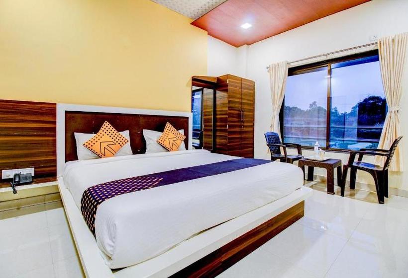 فندق Spot On 79399 Om Residency Classic