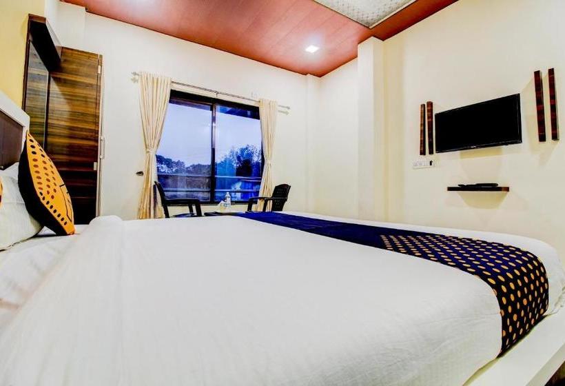 فندق Spot On 79399 Om Residency Classic