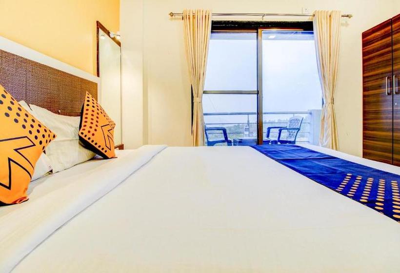 فندق Spot On 79399 Om Residency Classic