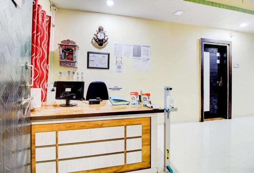 فندق Spot On 79399 Om Residency Classic