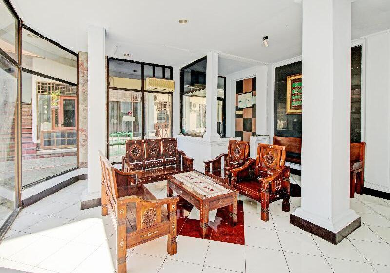 Spot On 90372 Hotel Arum Jaya