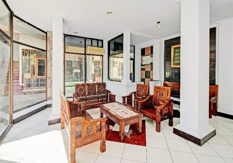 Spot On 90372 Hotel Arum Jaya