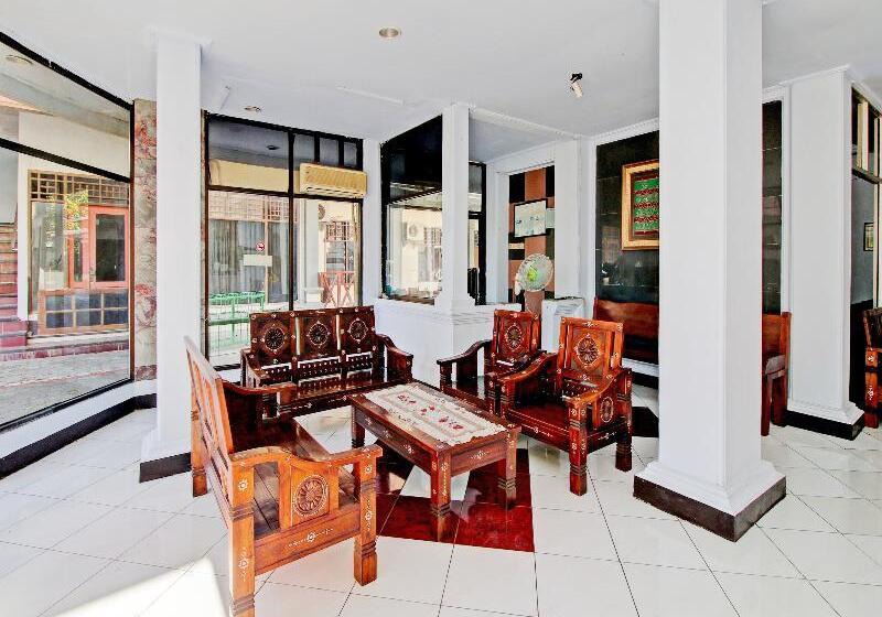 Spot On 90372 Hotel Arum Jaya