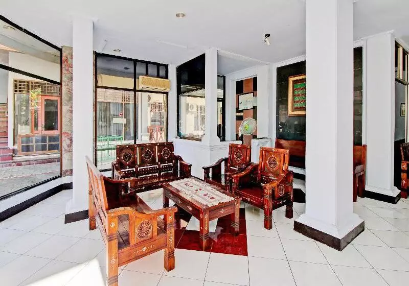 Spot On 90372 Hotel Arum Jaya
