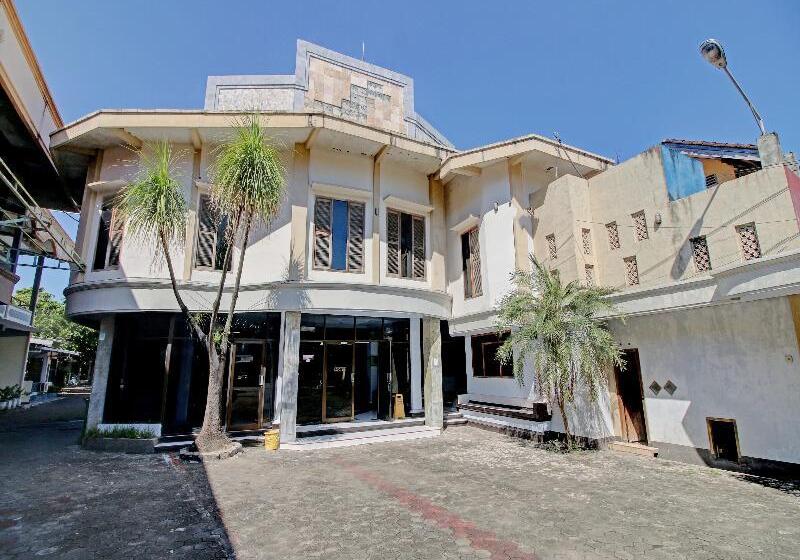 Spot On 90372 Hotel Arum Jaya