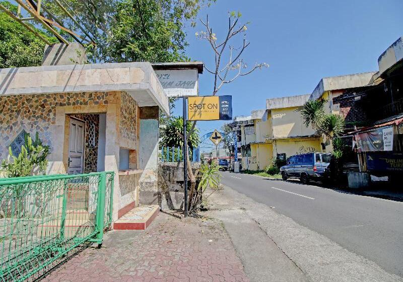 Spot On 90372 Hotel Arum Jaya