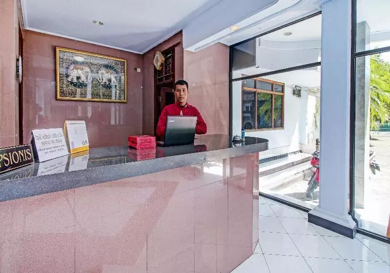 Spot On 90372 Hotel Arum Jaya