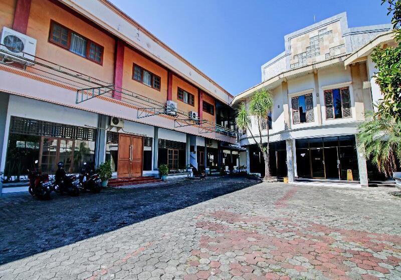 Spot On 90372 Hotel Arum Jaya