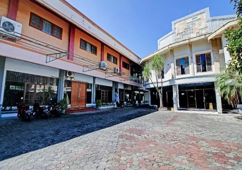 Spot On 90372 Hotel Arum Jaya