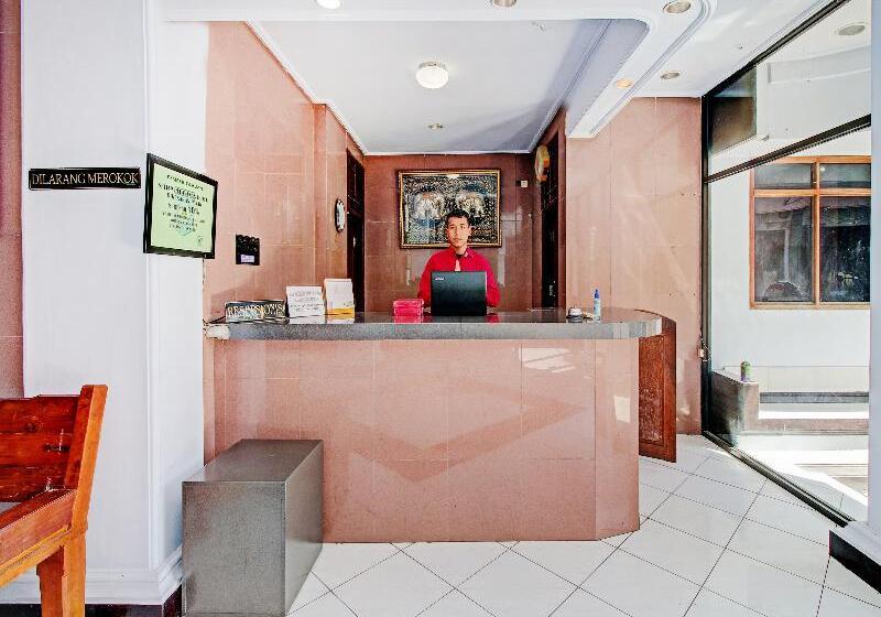 Spot On 90372 Hotel Arum Jaya