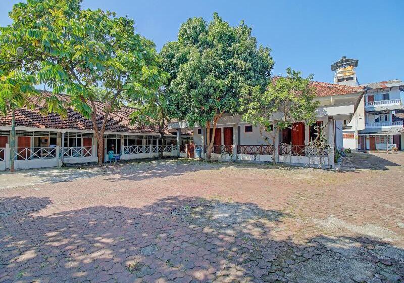 Spot On 90372 Hotel Arum Jaya