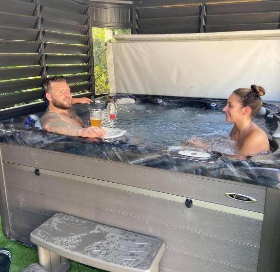 بنسيون Kirkwirral Guest House Not Self Catering