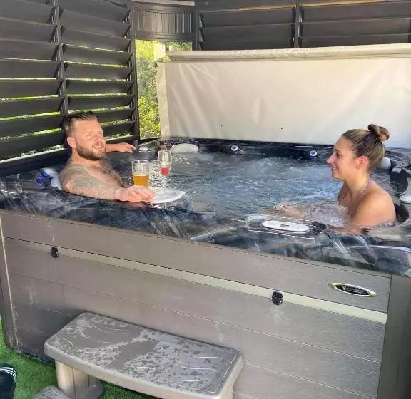 Majatalo Kirkwirral Guest House   Not Self Catering