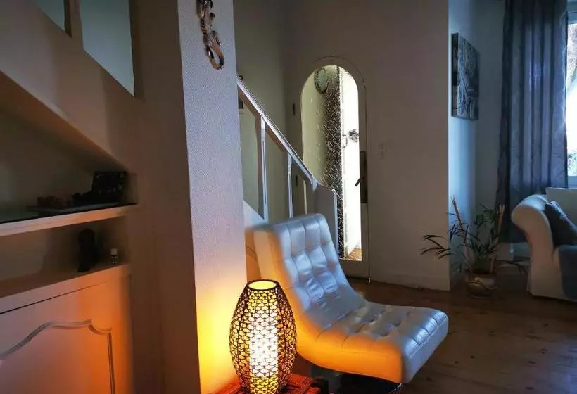 تختخواب و صبحانه Chambres D'hôtes La Maison Blanche