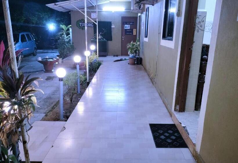 בית מלון כפרי Colva Beach Xaviers Guest House