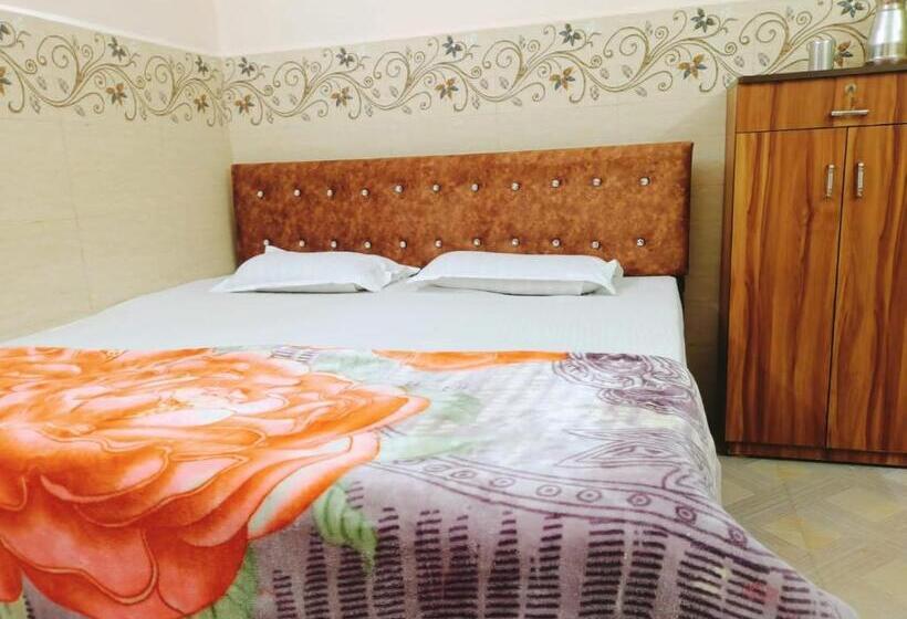 בית מלון כפרי Colva Beach Xaviers Guest House