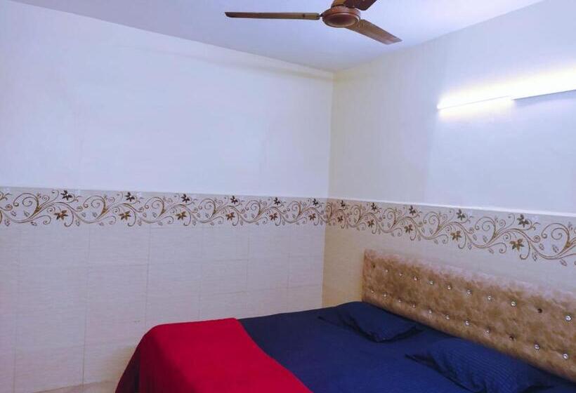 בית מלון כפרי Colva Beach Xaviers Guest House