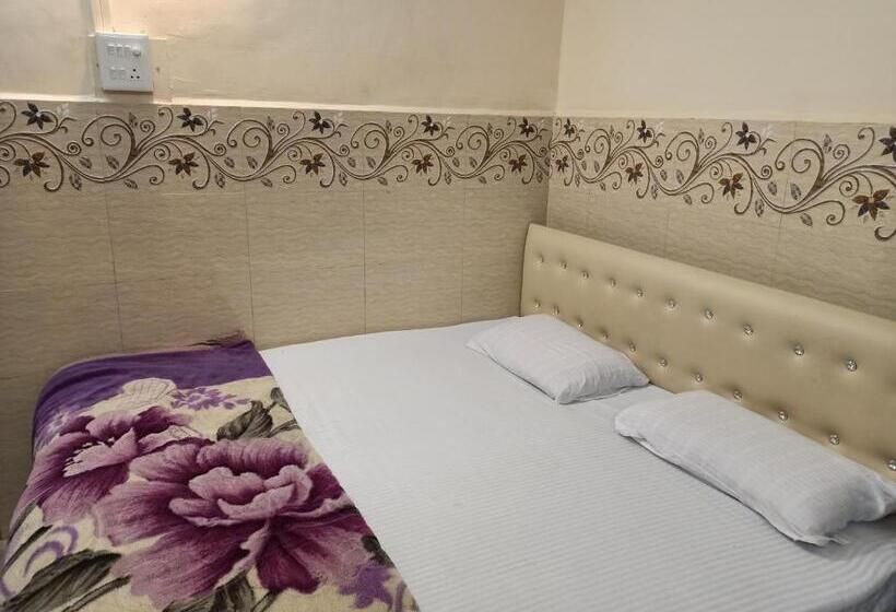 בית מלון כפרי Colva Beach Xaviers Guest House