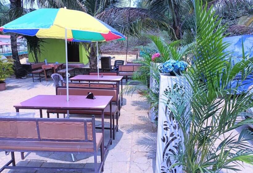 בית מלון כפרי Colva Beach Xaviers Guest House