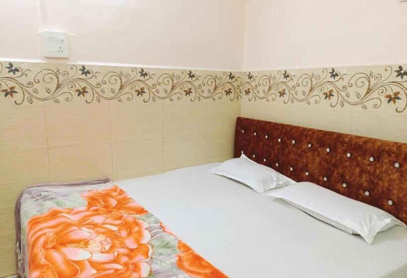 בית מלון כפרי Colva Beach Xaviers Guest House