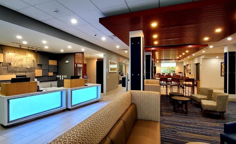 فندق Holiday Inn Express   Wells Ogunquit Kennebunk, An Ihg