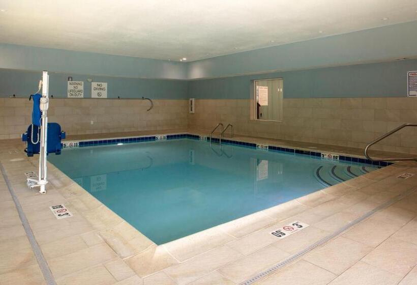 فندق Holiday Inn Express   Wells Ogunquit Kennebunk, An Ihg