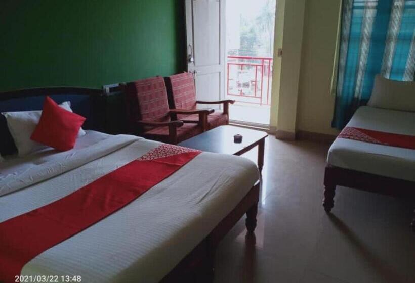 Отель Ice Berg Deluxe Lodge