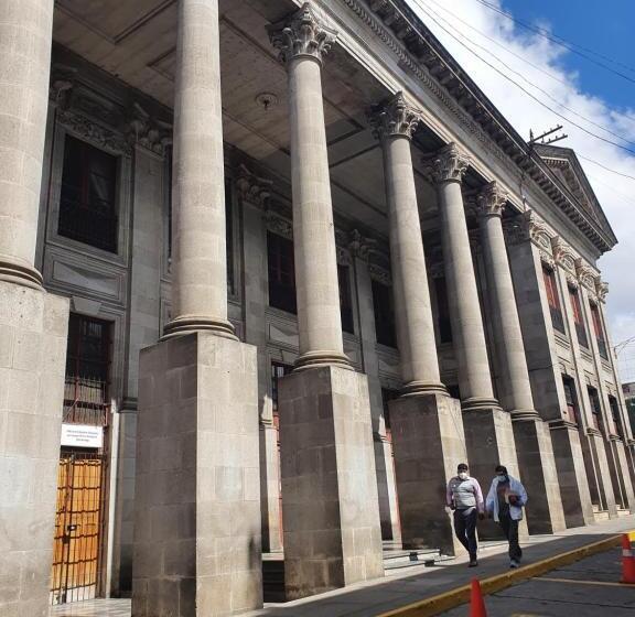 هتل Kasa Kamelot Central