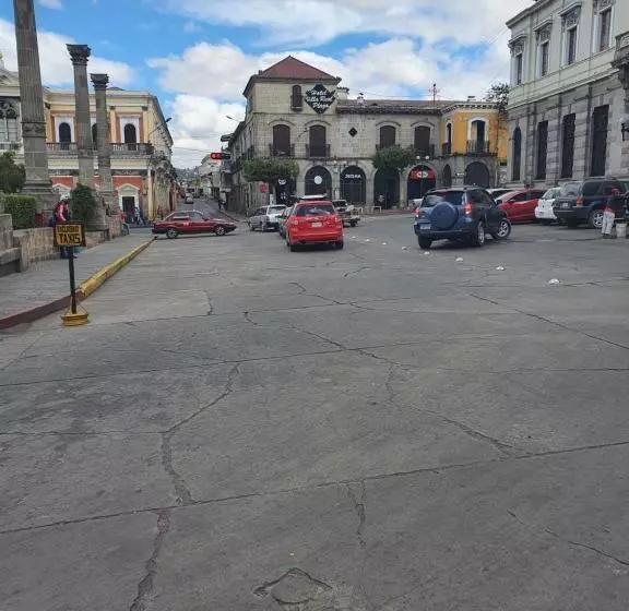 هتل Kasa Kamelot Central