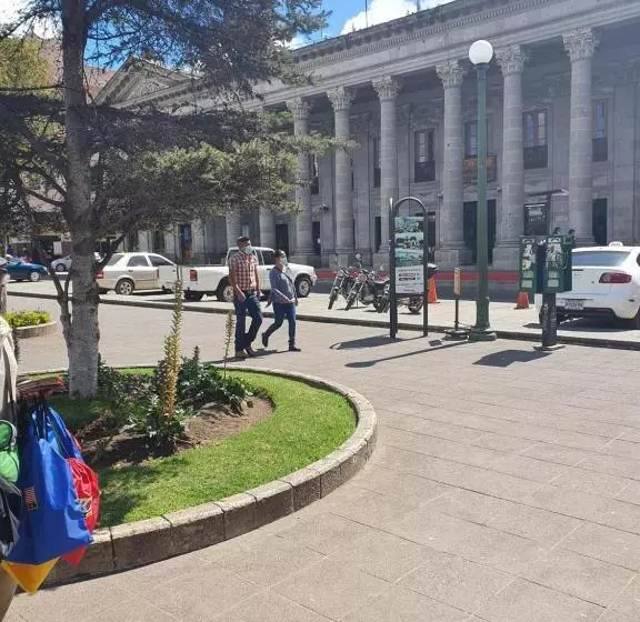 هتل Kasa Kamelot Central