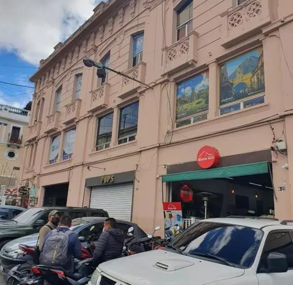 هتل Kasa Kamelot Central