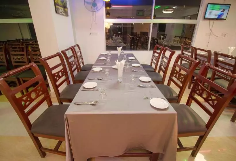 هتل Progati Inn