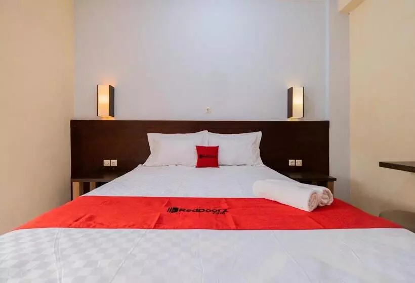 Hotelli Reddoorz At Omahku Guest House Batu