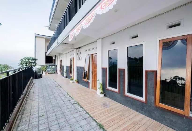Hotelli Reddoorz At Omahku Guest House Batu