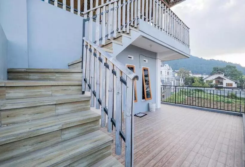 Hotelli Reddoorz At Omahku Guest House Batu